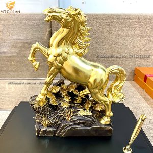 Tượng Ngựa Chiến Thắng Dát Vàng (40x30x50cm)- Quà Tặng Sếp Cao Cấp qua tang sinh nhat sep tap the nhan vien sesan thu duc tuong ngua dat vang1