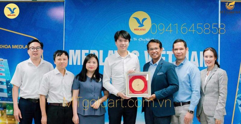 Tranh Trống Đồng Đông Sơn- Quà Tặng Đối Tác Nước Ngoài Bệnh Viện MEDLATEC tranh trống đồng đông sơn quà tặng đối tác nước ngoài bệnh viện MEDLATEC