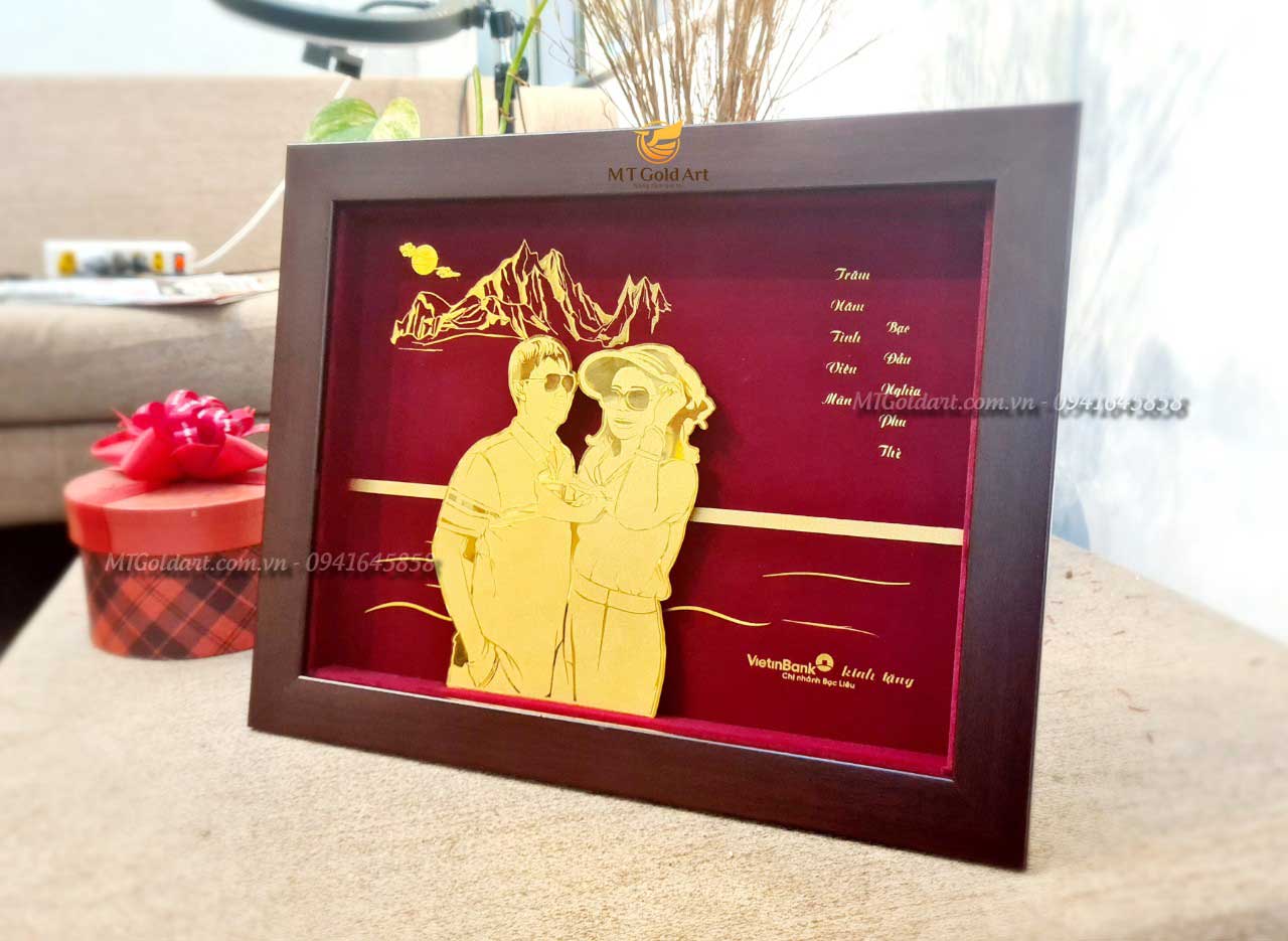 Quà tặng sếp : 69+ Gợi ý quà tặng sếp độc đáo, sang trọng, gây ấn tượng. tranh chan dung cap doi qua tang sinh nhat khach hang vietinbank1