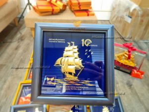 Tranh thuyền thuận buồm xuôi gió- quà tết tặng nhân viên thâm niên