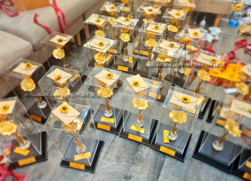 50 Lọ Hoa Sen Dát Vàng 24k- Quà Tặng 8-3 Thành Ủy Hồ Chí Minh Quà 8/3 cho các nữ nguyên thủ quốc gia thành ủy hồ chí minh- lọ hoa sen vàng