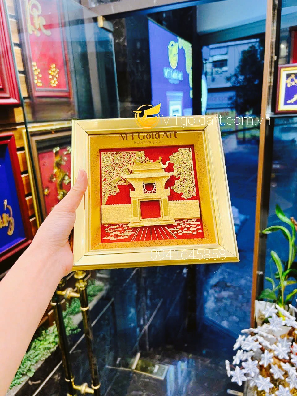 Quà tặng đối ngoại: 31+ món quà ngoại giao trang trọng cho đối tác nước ngoài Quà tặng đối tác nước ngoài ý nghĩa- tranh văn miếu