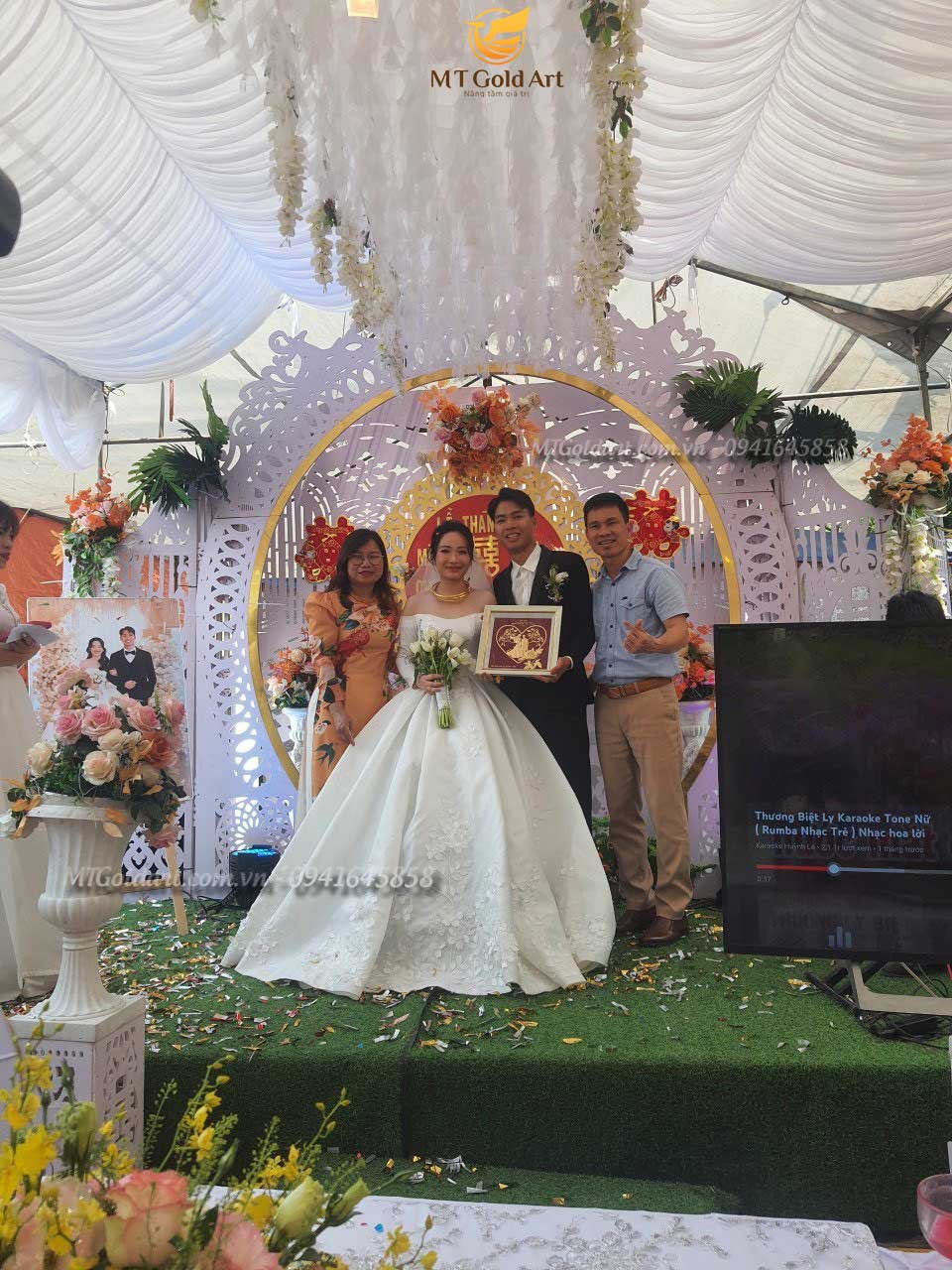 29 + Món Quà Tặng Kỷ Niệm Ngày Cưới Bố Mẹ: Tri Ân Thâm Tình, Gắn Kết Yêu Thương Quà cưới cao cấp, ý nghĩa- Tranh cô dâu chú rể