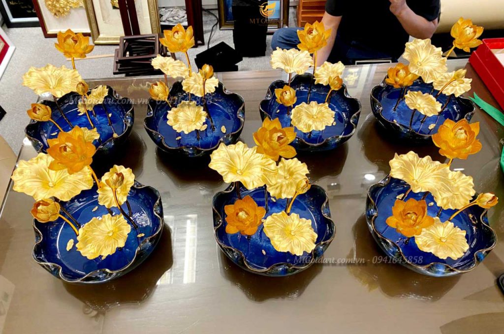 7 Chậu Hoa Sen Dát Vàng- Quà Tặng Khách Hàng Vip Của BAOVIETGROUP Quà tặng doanh nghiệp chậu hoa sen dát vàng