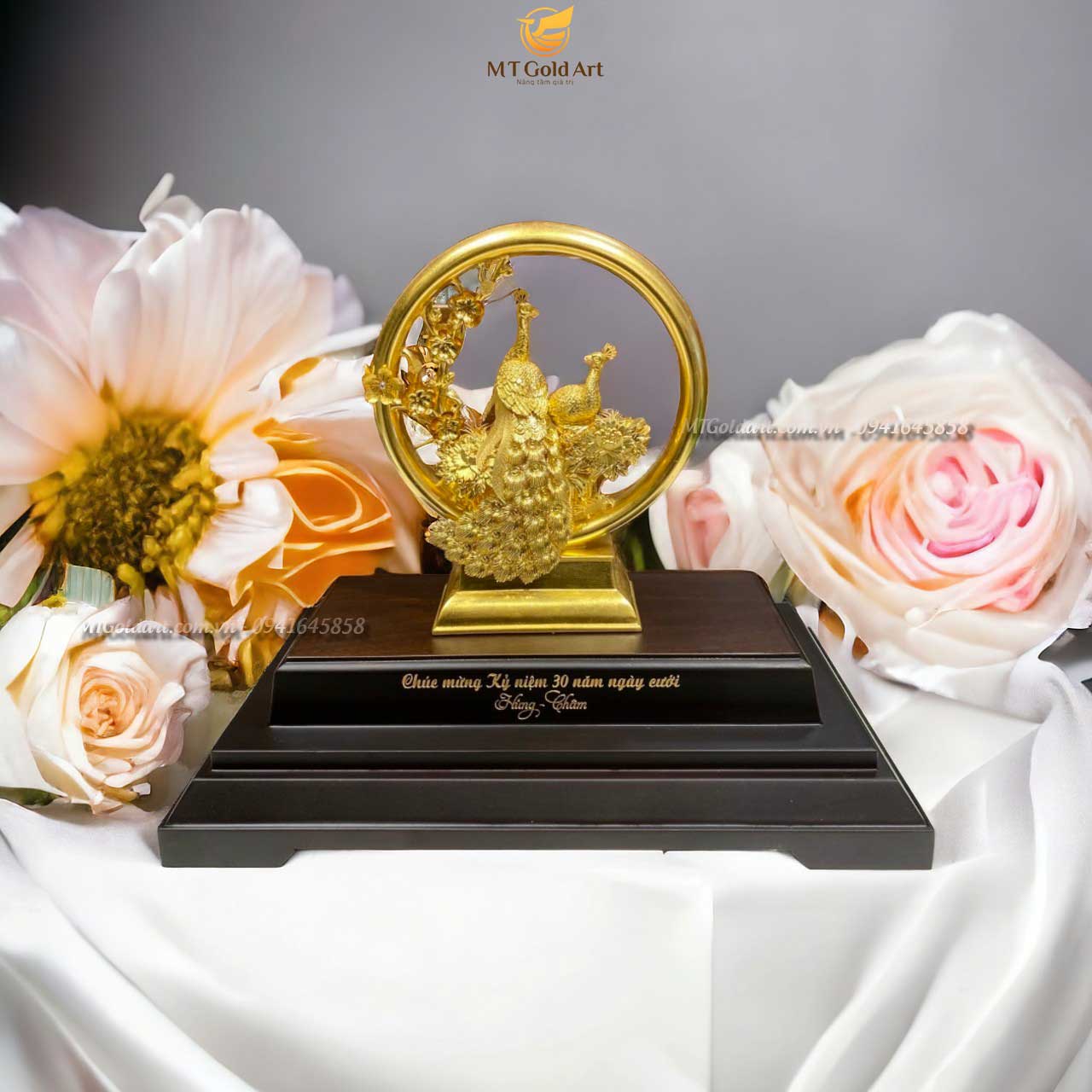 Quà Tặng Kỷ Niệm Ngày Cưới : 25+ Xu Hướng Quà tặng Cao Cấp, Ý Nghĩa quà tặng kỷ niệm 30 năm ngày cưới Hùng Châm- Tượng đôi chim công dát vàng