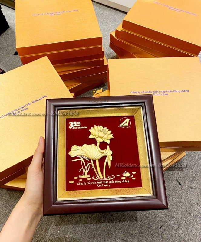 50 Tranh Hoa Sen- Quà Tặng Kỷ Niệm 35 Năm Thành Lập CTCP Xuất Nhập Khẩu Hàng Không qua tang ky niem 35 nam thanh lap cong ty co phan xuat nhap khau hang khong tranh hoa sen2