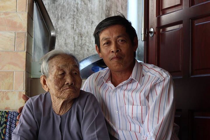 Bí Quyết Chọn Quà Mừng Thọ Ý Nghĩa : 11+ Đơn Hàng Vàng 24K Đã Được MT Gold Art Phục Vụ Quà mừng thọ bà 100 tuổi- tranh chân dung bà thiết kế theo yêu cầu