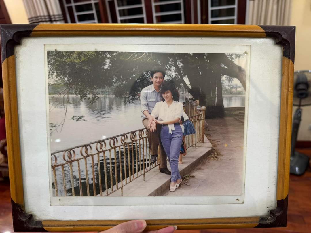 Quà Tặng Kỷ Niệm Ngày Cưới : 25+ Xu Hướng Quà tặng Cao Cấp, Ý Nghĩa qua-tang-ky-niem-ngay-cuoi-tranh-chan-dung-cap-doi