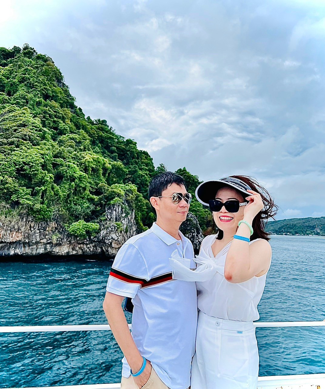 Quà Tặng Kỷ Niệm Ngày Cưới : 25+ Xu Hướng Quà tặng Cao Cấp, Ý Nghĩa qua tang ky niem ngay cuoi tranh chan dung cap doi1