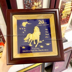 qua tang ky niem 20 nam thanh lap cong ty tranh ngua ma dao thanh cong2