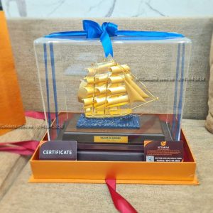 Mô hình thuyền buồm dát vàng 24K qua tang khach hang nam a bank mo hinh thuyen dat vang