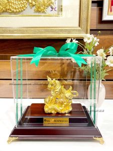 quà tặng khách hàng vip vietcombank- tượng trâu dát vàng