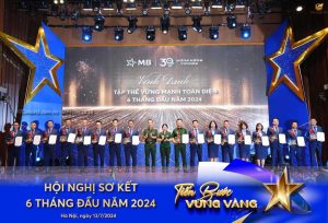 quà tặng tổng kết sáu tháng đầu năm 2024 ngân hàng quân đội- mô hình thuyền