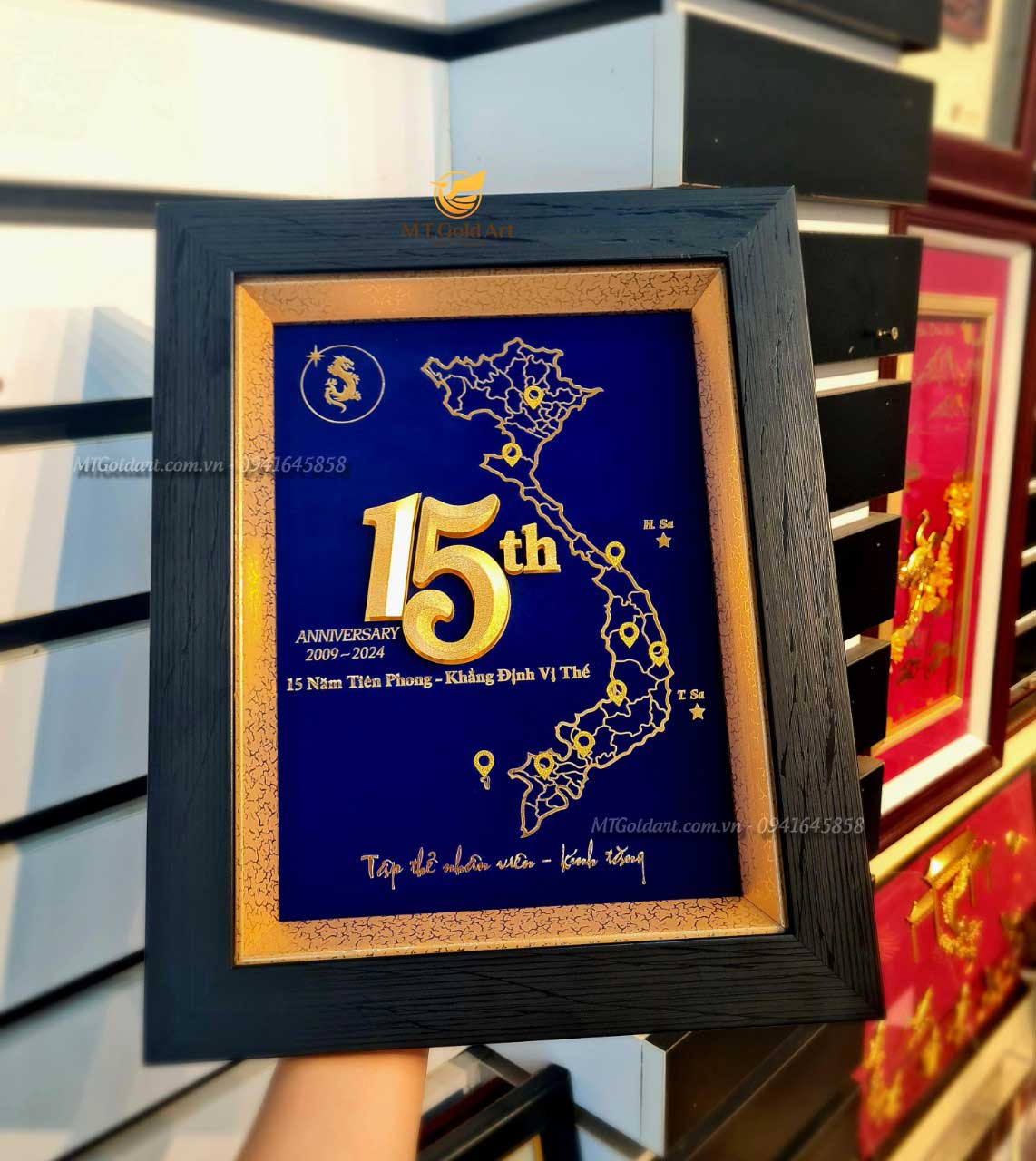 quà tặng kỷ niệm 15 năm thành lập công ty thủy linh long- tranh thiết kế theo yêu cầu