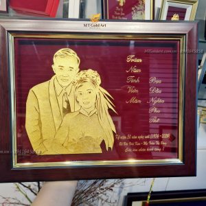 qua tang ky niem 50 nam ngay cuoi bo me tranh chan dung cap doi3