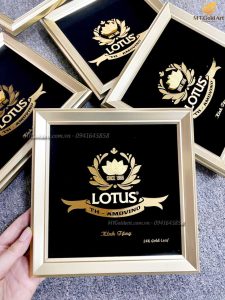 quà tặng kỷ niệm thành lập công ty LOTUS- Tranh logo thiết kế theo yêu cầu