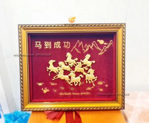 quà tặng đôi tác nước ngoài- tranh mã đáo thành công
