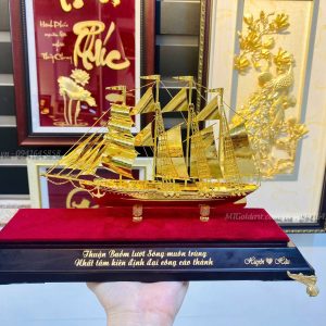 quà tặng sếp ý nghĩa-mô hình thuyền mạ vàng- Huyện Hậu