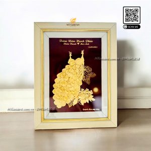 quà cưới tặng bạn thân ý nghĩa- tranh đôi chim công dát vàng