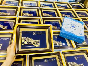 quà tặng khách hàng bệnh viện thống nhất- tranh tòa nhà thiết kế theo yêu cầu