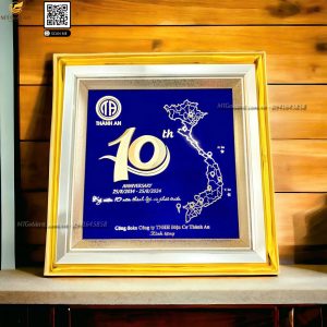 quà tặng kỷ niệm 10 năm thành lập- tranh thiết kế theo yêu cầu
