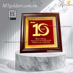 quà tặng kỷ niệm 10 năm thành lập- Denka- tranh thiết kế theo yêu cầu