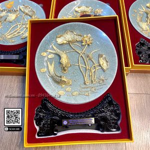 qua tang lanh dao benh vien phu san trung uong dia ca chep hoa sen