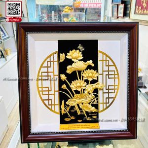 qua tang sep nu ve huu tranh hoa sen dat vang1