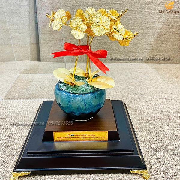 qua tang 10 nam thanh lap trung tam phe duyet tin dung mb chau hoa lan dat vang