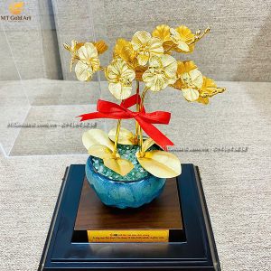quà tặng kỷ niệm 10 năm thành lập trung tâm phê duyệt tín dụng mbbank- chậu hoa lan dát vàng