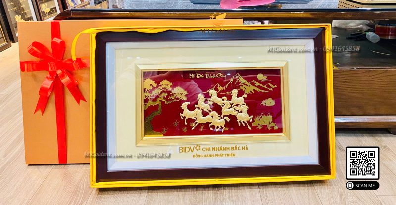 quà tặng khách hàng cao cấp- BIDV chi nhánh bắc hà- tranh mã đáo thành công