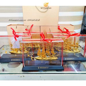 qua tang khach hang cao cap tong cong ty xay dung so 1 mo hinh thuyen thuan buom xuoi gio