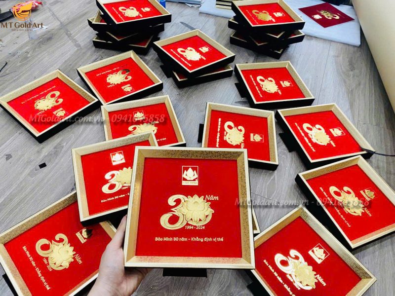 quà tặng kỷ niệm 30 năm thành lập công ty Bảo Minh- tranh thiết kế theo yêu cầu