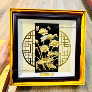 qua tang doi tac nuoc ngoai cong ty thai son nam tranh hoa sen dat vang