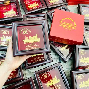 quà tặng kỷ niệm 10 năm thành lập- Công ty cổ phần cảng tổng hợp thị vải- tranh thiết kế theo yêu cầu