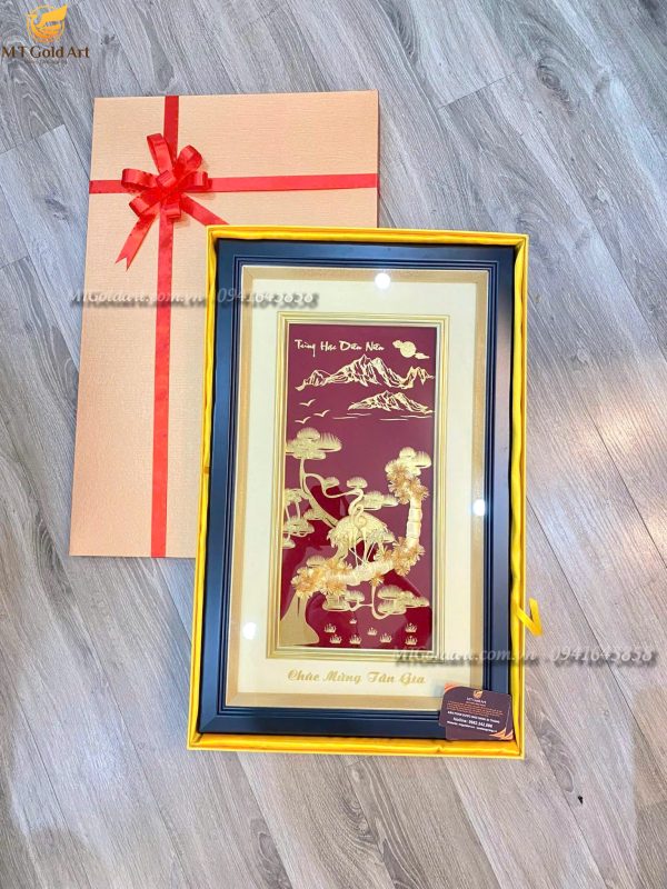 quà tặng tân gia ý nghĩa- tranh tùng hạc hiên diên dát vàng