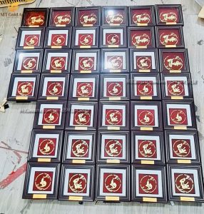 quà tết khách hàng ban VT và CNTT EVN - tranh chữ thư pháp dát vàng
