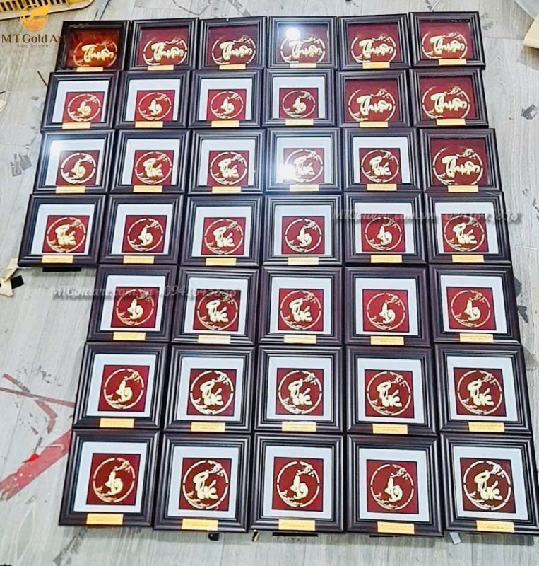 Quà Tết Khách Hàng Ban VT & CNTT EVN- 50 Tranh Chữ Thư Pháp Dát Vàng quà tết khách hàng ban VT và CNTT EVN - tranh chữ thư pháp dát vàng
