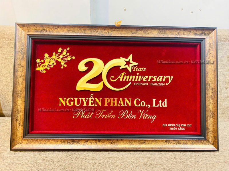 Quà Tặng Kỷ Niệm 20 Năm Thành Lập Công Ty Nguyên Phan- Tranh Thiết Kế quà tặng kỷ niệm 20 năm thành lập công ty Nguyên Phan- tranh thiết kế theo yêu cầu
