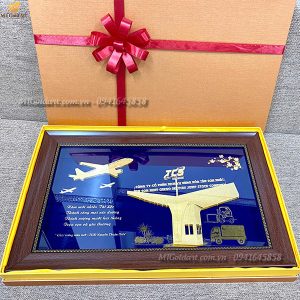 quà tết biếu sếp- TGĐ TCS Nguyễn Thuận Diễm- tranh thiết kế theo yêu cầu