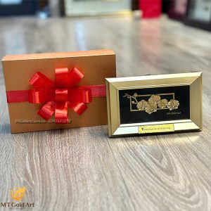 qua tang khach hang y nghia vietcombank tranh hoa lan dat vang2