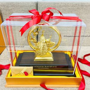 qua tang ky niem 30 nam ngay cuoi anh chi tuong doi cong dat vang1