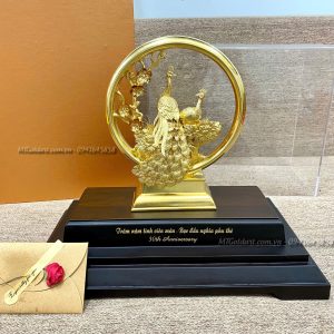 qua tang ky niem 30 nam ngay cuoi anh chi tuong doi cong nhan dat vang