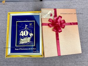 quà tặng kỷ niệm 40 năm thành lập- Deheus- tranh thuyền số dát vàng