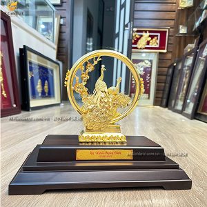 quà kỷ niệm ngày cưới - tượng công nhẫn dát vàng