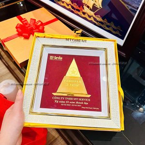quà tặng kỷ niệm 3 năm thành lập công ty S5T- tranh đỉnh Fansipan dát vàng