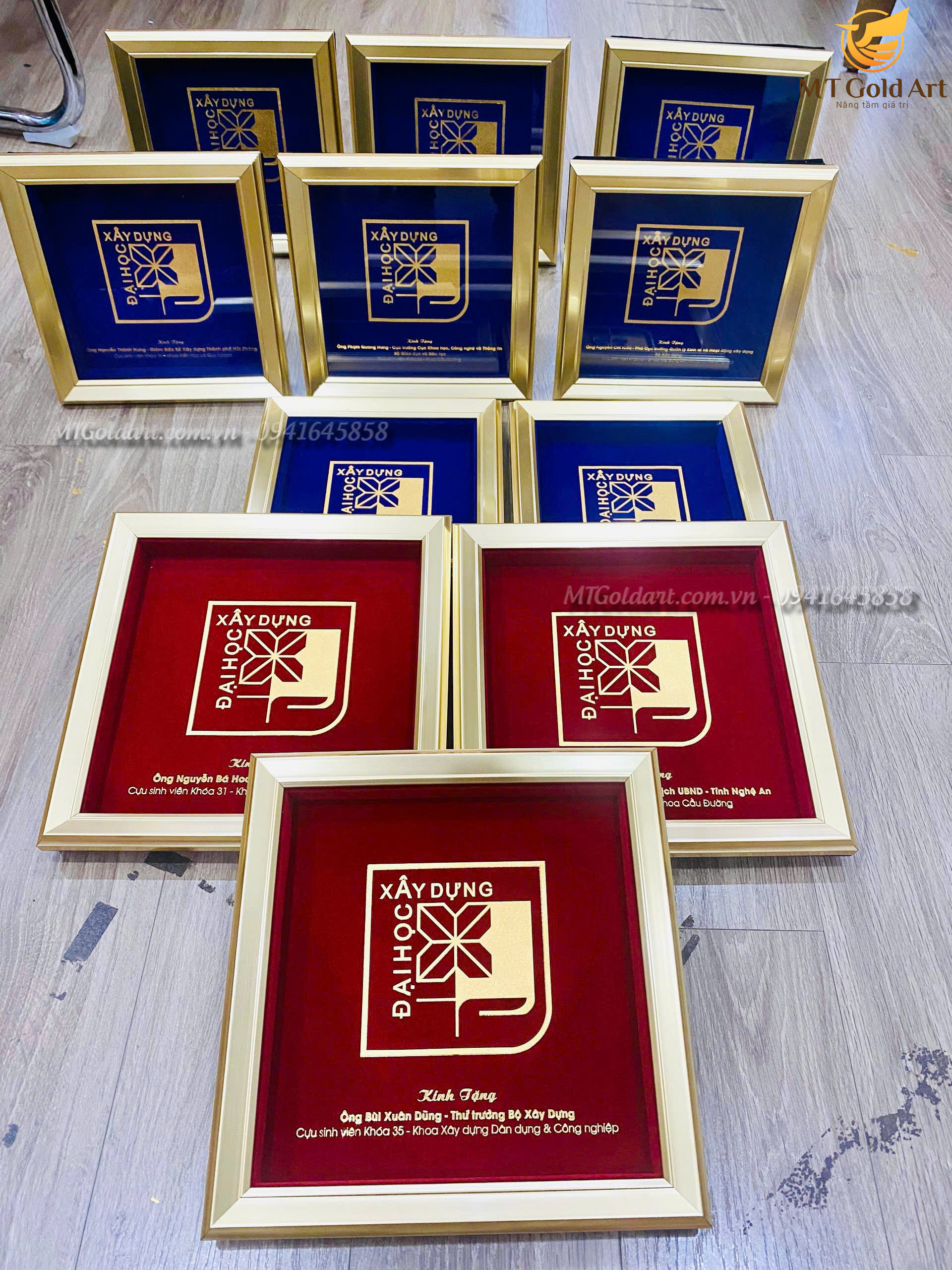 Quà Tặng Tri Ân Cựu Sinh Viên Đại Học Xây Dựng quà tri ân cựu học sinh- tranh logo trường đại học xây dựng dát vàng