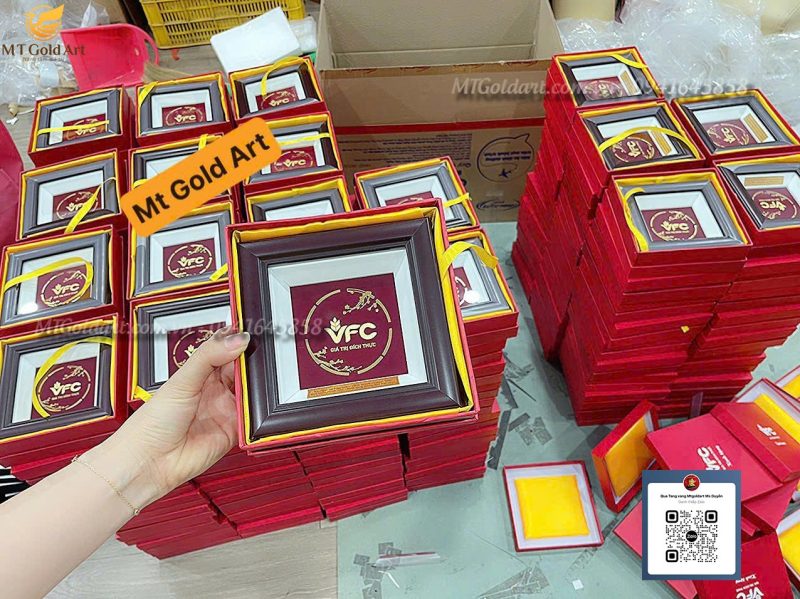 quà tặng khách hàng ý nghĩa- VFC- tranh logo thiết kế theo yêu cầu dát vàng