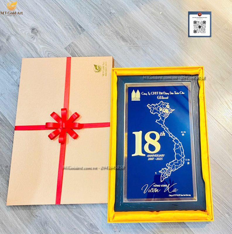 quà tặng kỷ niệm thành lập công ty CP ĐT BĐS Toàn Cầu GP.Invest 18 năm- tranh thiết kế theo yêu cầu dát vàng