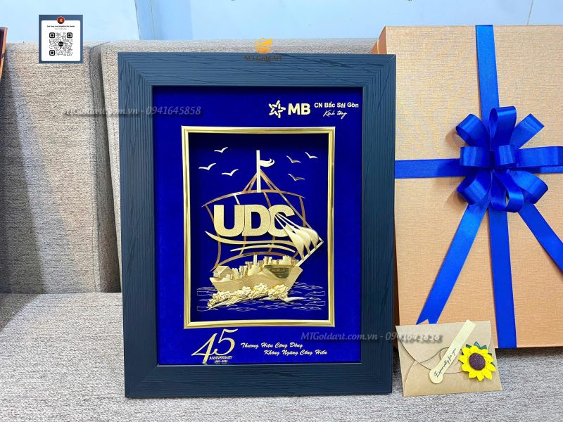 quà tặng kỷ niệm thành lập công ty UDC 45 năm -tranh thuyền số dát vàng